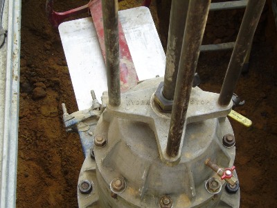Equipment to avoid disruption of serviceduring valve installation